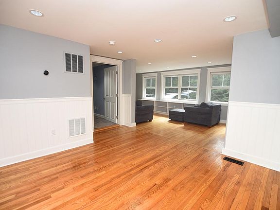 5th image of 204 Bedford Rd Floor 1