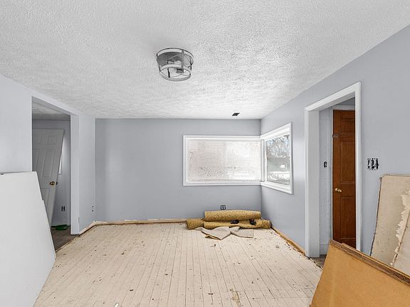 4th image of 513 Jackson St