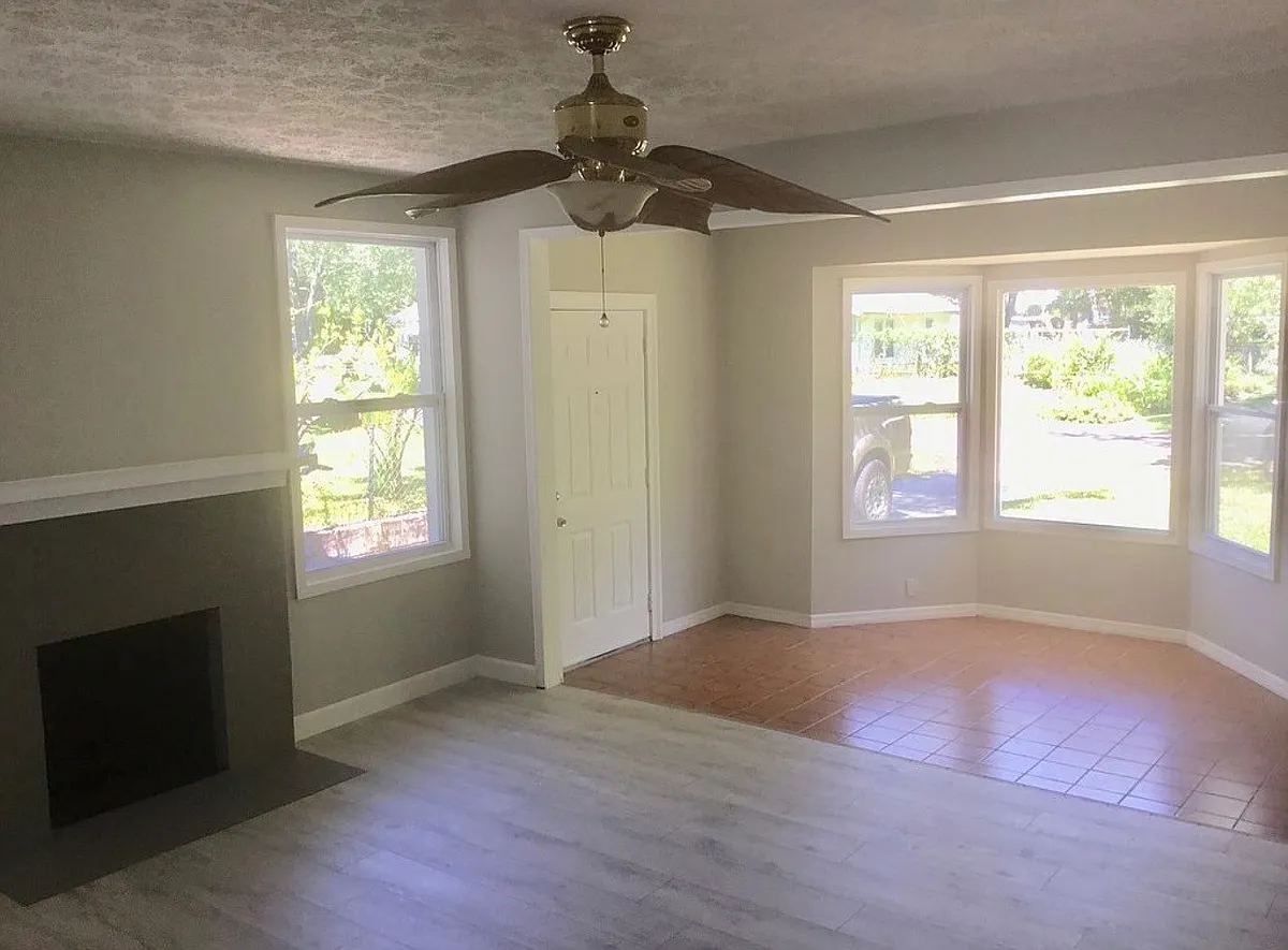 Living room and Foyer - 4638 Fremont St