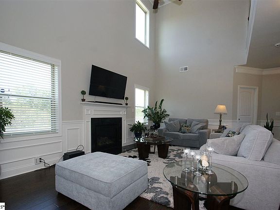 3rd image of 27 Grand River Ln