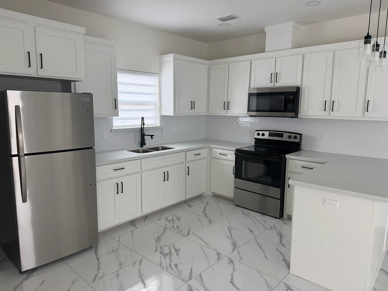 3 bed, 1116 sqft, $1,380 — Photo 3