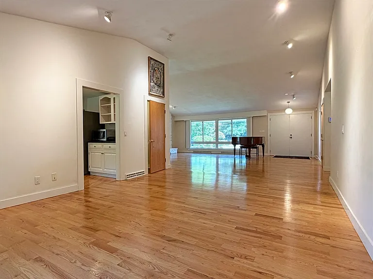 37 Stephen Pl — Photo 11