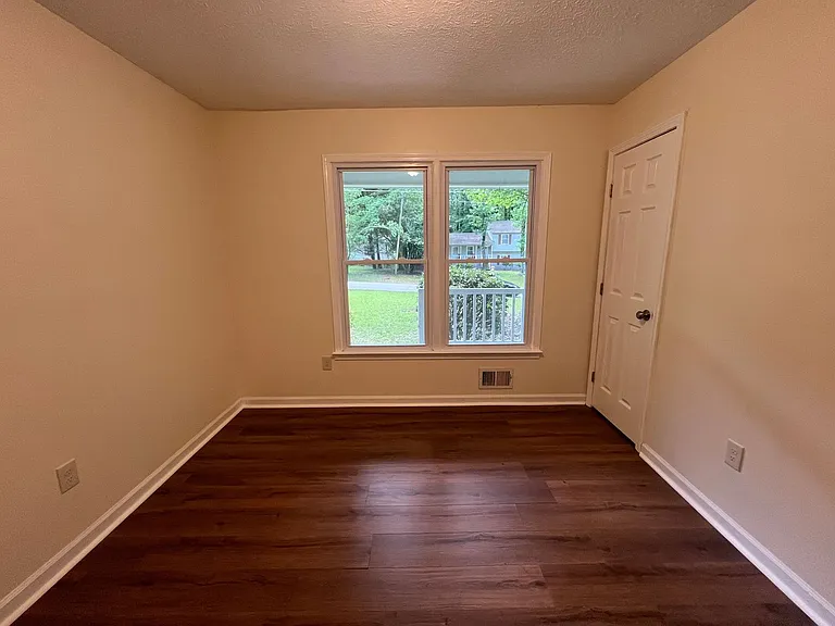 2410 Hillboro Cir SW — Photo 5