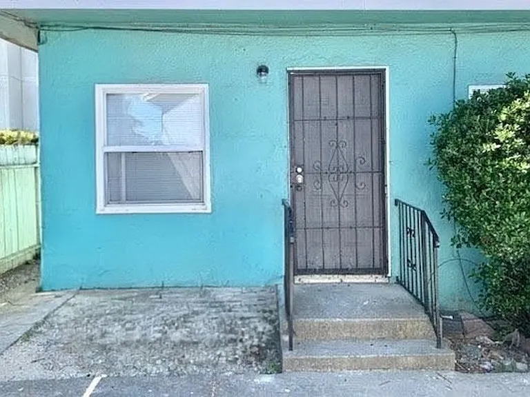 sF01537 — Photo 18