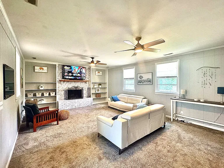 248 Sterling Rd — Photo 2