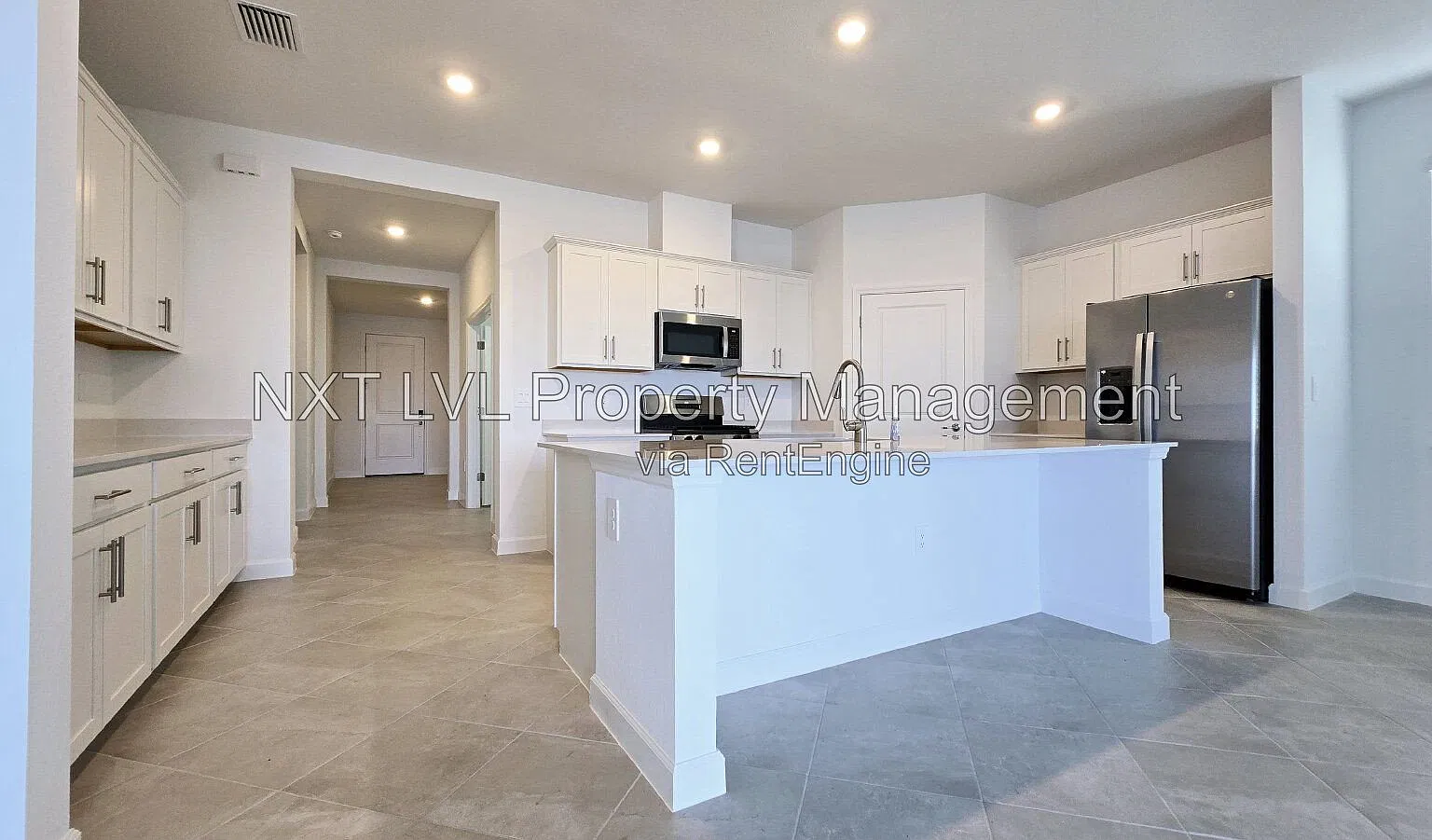 3 bed, 3.0 bath, 2200 sqft, $2,595 — Photo 3
