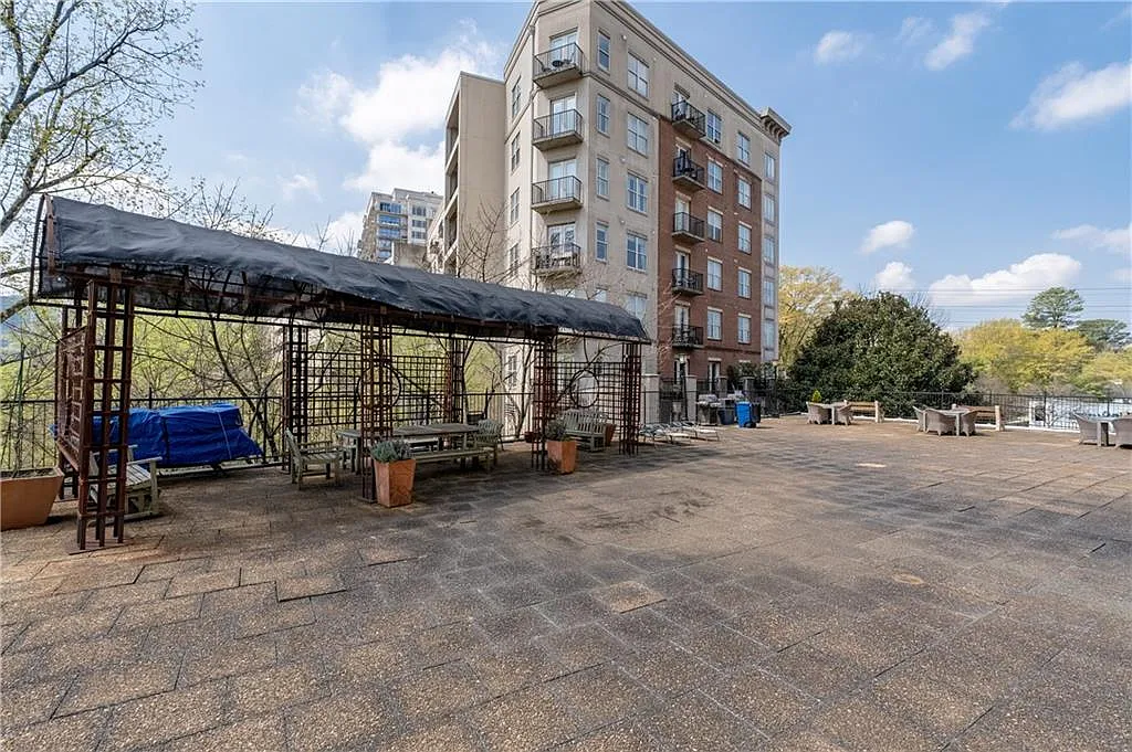 Building Photo - 2285 Peachtree Rd NE #604