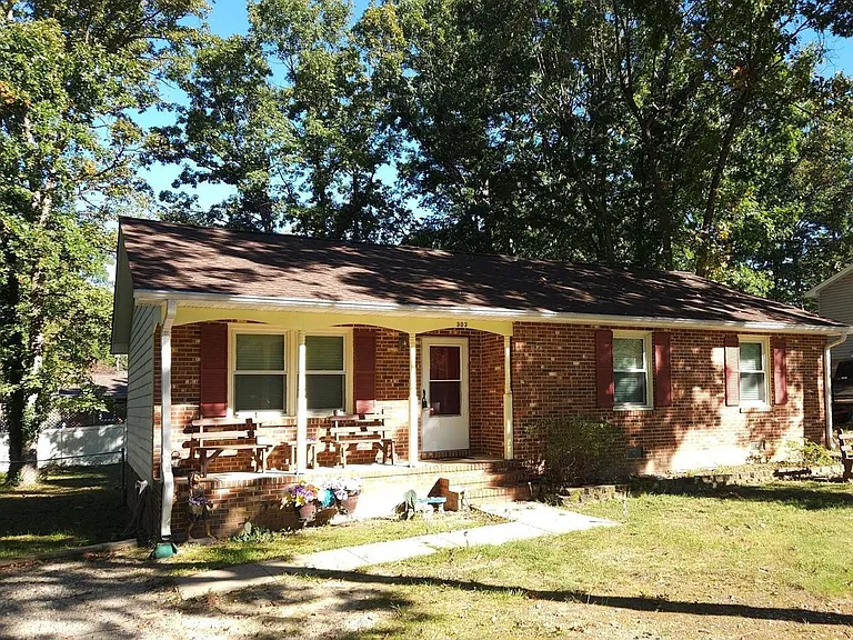 303 Azalia Dr — Photo 1