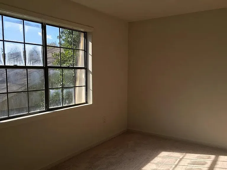 1050 Monroe St #C — Photo 7