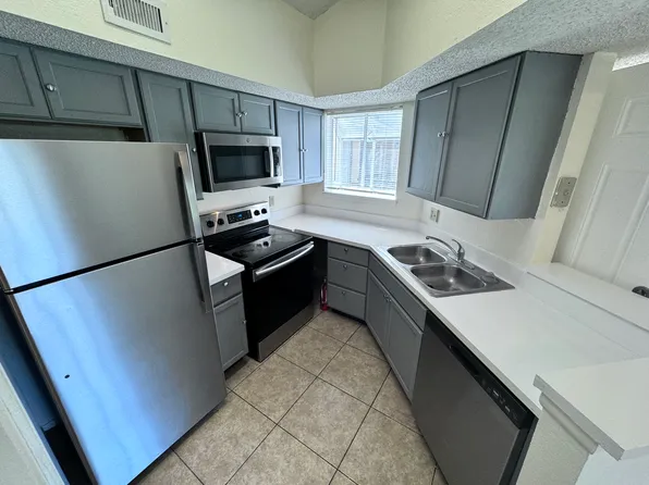 1932 Lake Atriums Cir APT 85, Orlando, FL 32839