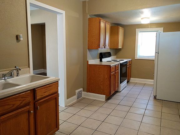 4th image of 2605 E 38th St