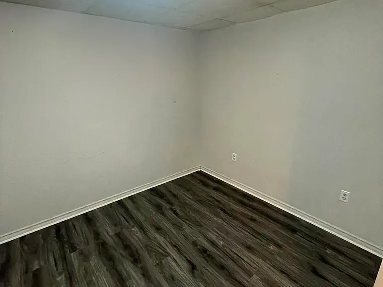 501 Thorndale Dr — Photo 3