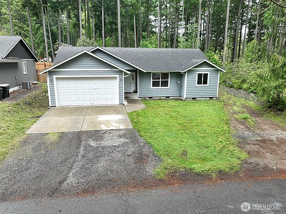 3rd image of 18431 Rampart Drive SE