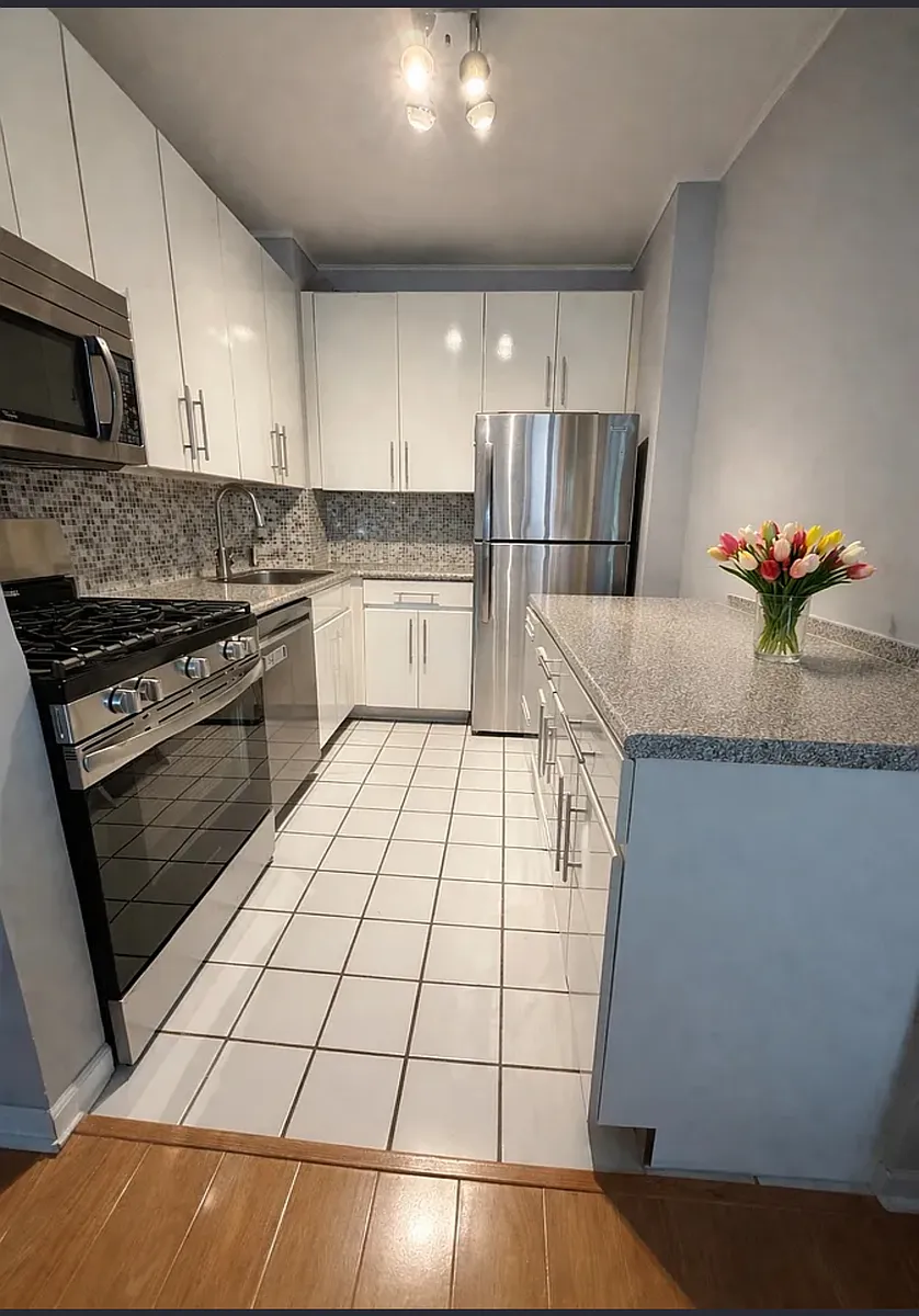 Building Photo - 3111 Ocean Pkwy #3