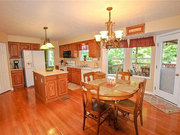 3rd image of 118 Mohawk Dr
