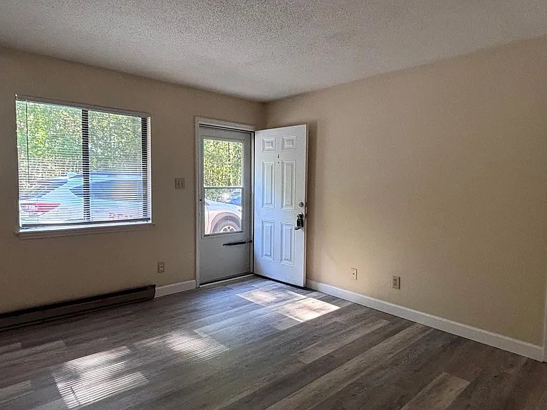 3016 Sherrill Avenue — Photo 3