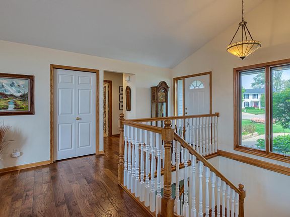 4th image of 4017 Redbush Dr SW