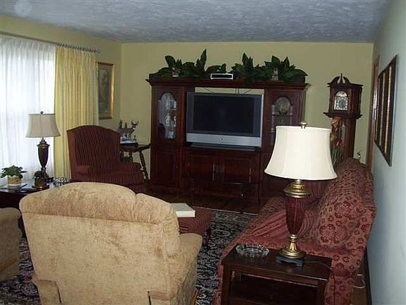 2nd image of 2650 Lakemoore Dr