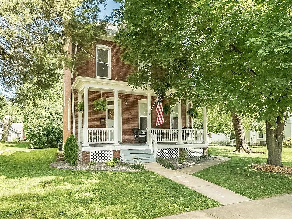 Nine One Two, just may be your lucky number.  This home is a gentle walk from "Historic South Main".  Every effort has been made to restore this classic beauty and retain its artistic charm, yet enhance it with modern day efficient systems.  She's not just pretty!  She performs, with newer plumbing, HVAC Systems, Electric and so many more upgrades.  This veranda is just waitng for you.