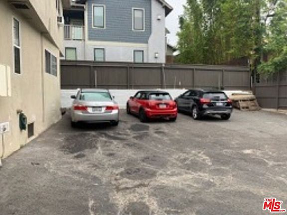 5th image of 645 Raymond Ave