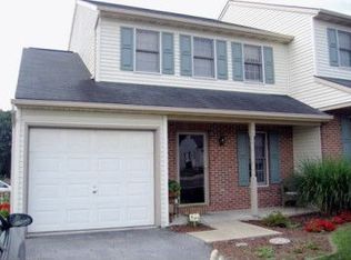 30 Diamond Spring Cir, Akron, PA 17501