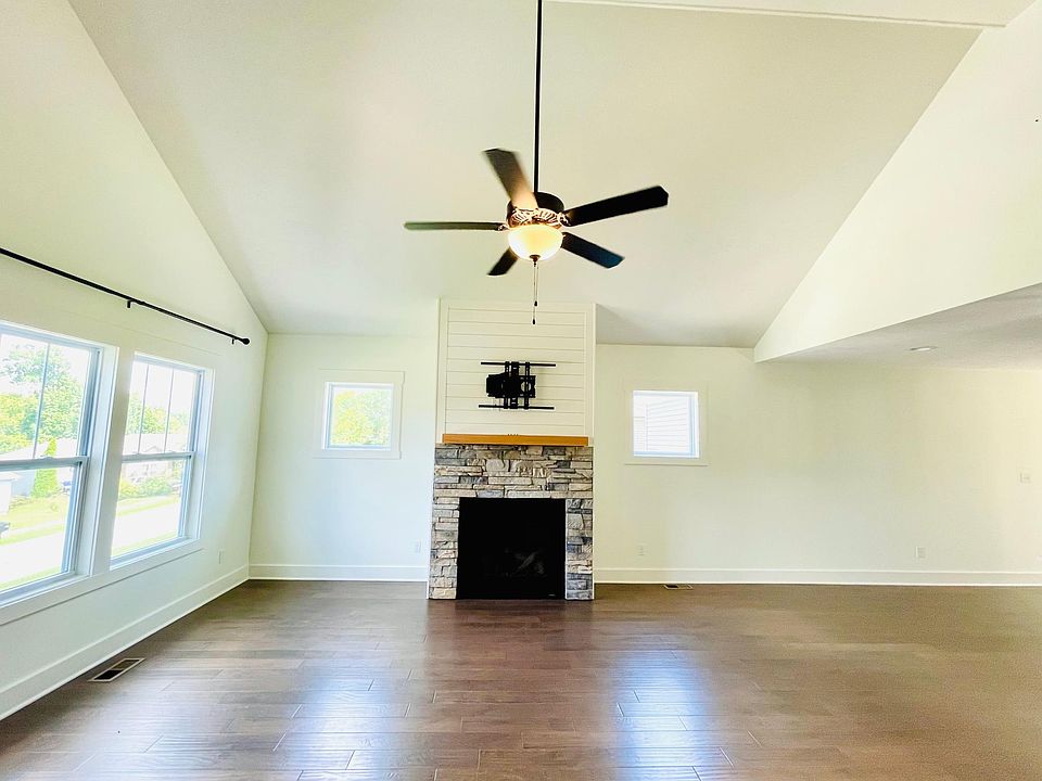 1614 Crystal Lake Dr, La Grange, KY 40031 Zillow