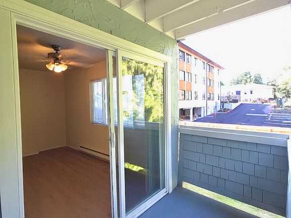 4th image of 650 Ericksen Ave NE #4