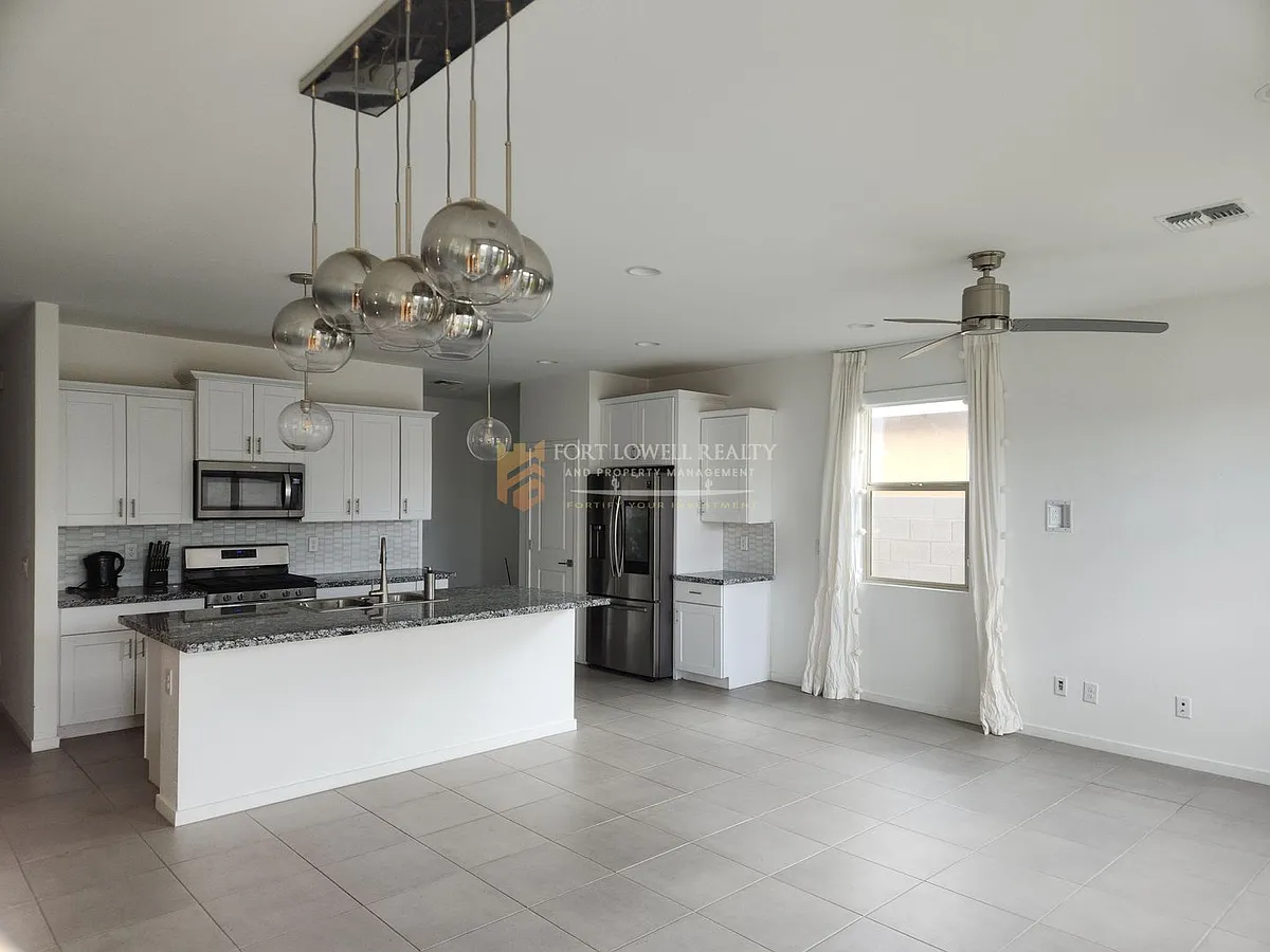Building Photo - 4208 S 68th Dr