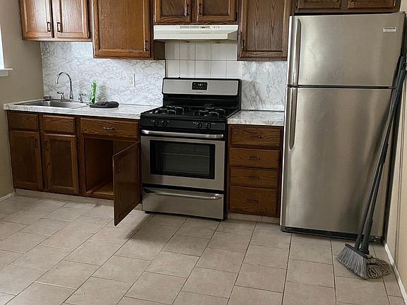 3rd image of 1519 Bayview Ave #1A