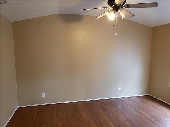 5th image of 4345 Saugus Dr