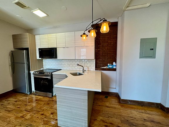 5th image of 390 E 23rd St #2C