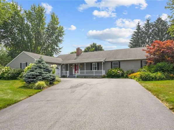 13 Sunnyside Dr, Cumberland, RI 02864