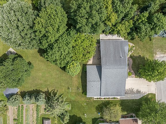2nd image of 525 Woodside Ct