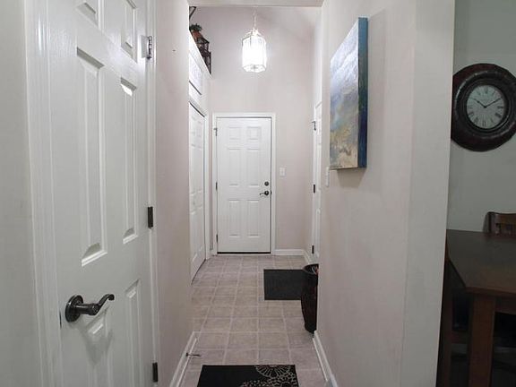 3rd image of 119 Creekgate Ct
