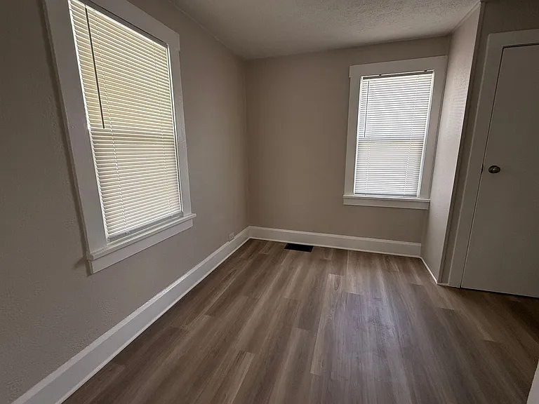3106 S Vine St — Photo 4
