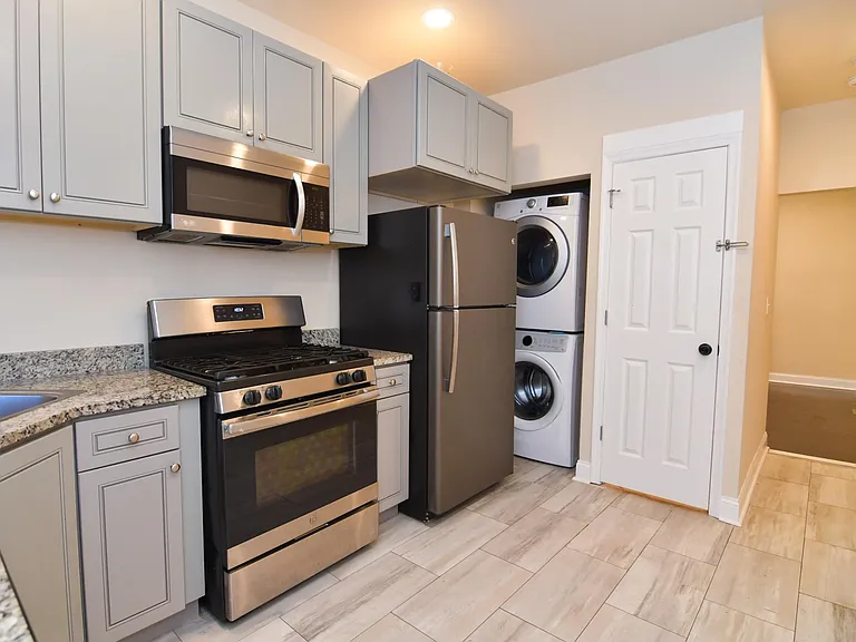 2722 Parkwood Ave — Photo 3
