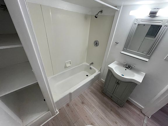 5th image of 310 Washington St APT 1