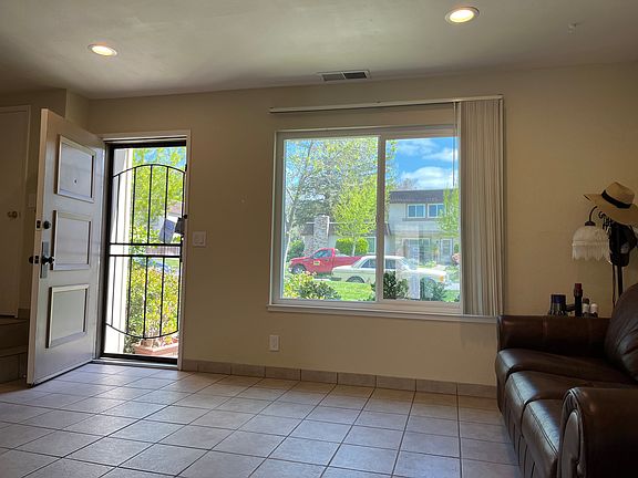 3rd image of 2838 Creekside Dr