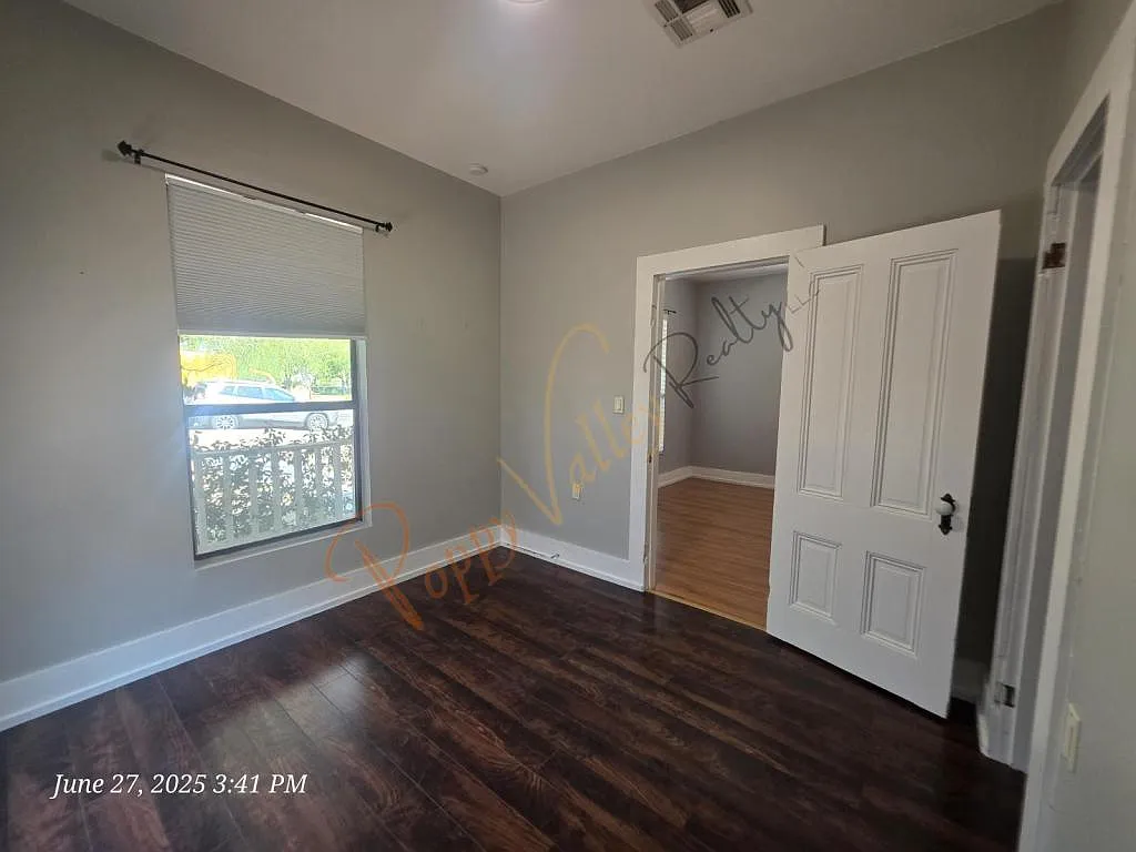 305 Grandview Ave — Photo 4