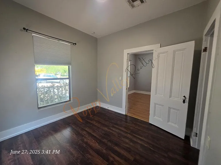 305 Grandview Ave — Photo 4