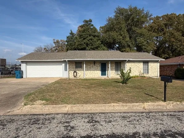 108 Brenda Dr, Mount Pleasant, TX 75455