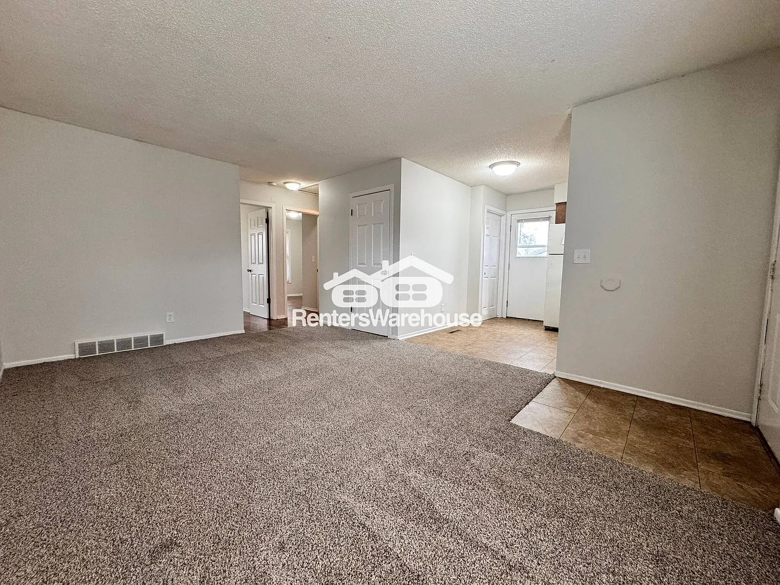 Move in Special! Nice 2 Bed 1 Bath Duplex! — Photo 4