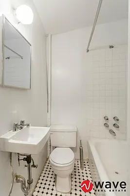 Rented by Wave Real Estate Group | media 7