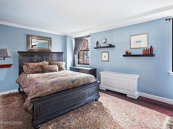 4th image of 225 E 36th St #100