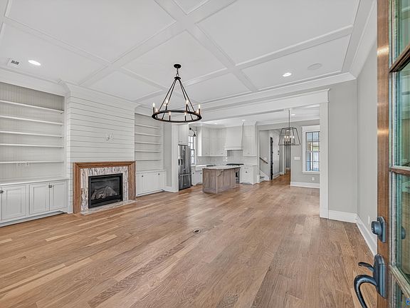 5th image of 8 College Hill Cir NW