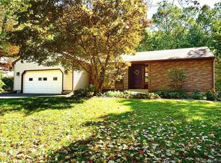 34 Wildwood Dr, Manchester, CT 06042