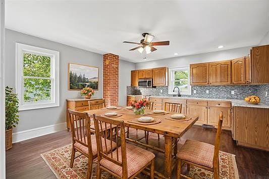 5th image of 611 3rd Ave NE