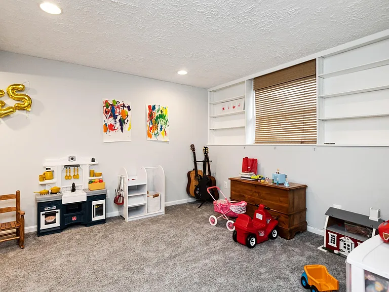 937 Marine Dr — Photo 17