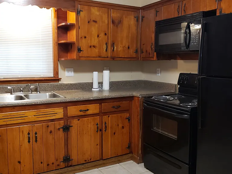 2021 Brewer Blvd SW — Photo 4