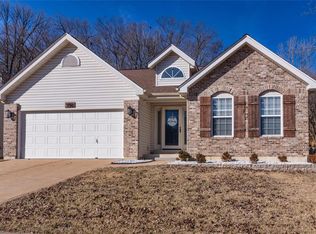 990 Winter Park Dr, Fenton, MO 63026